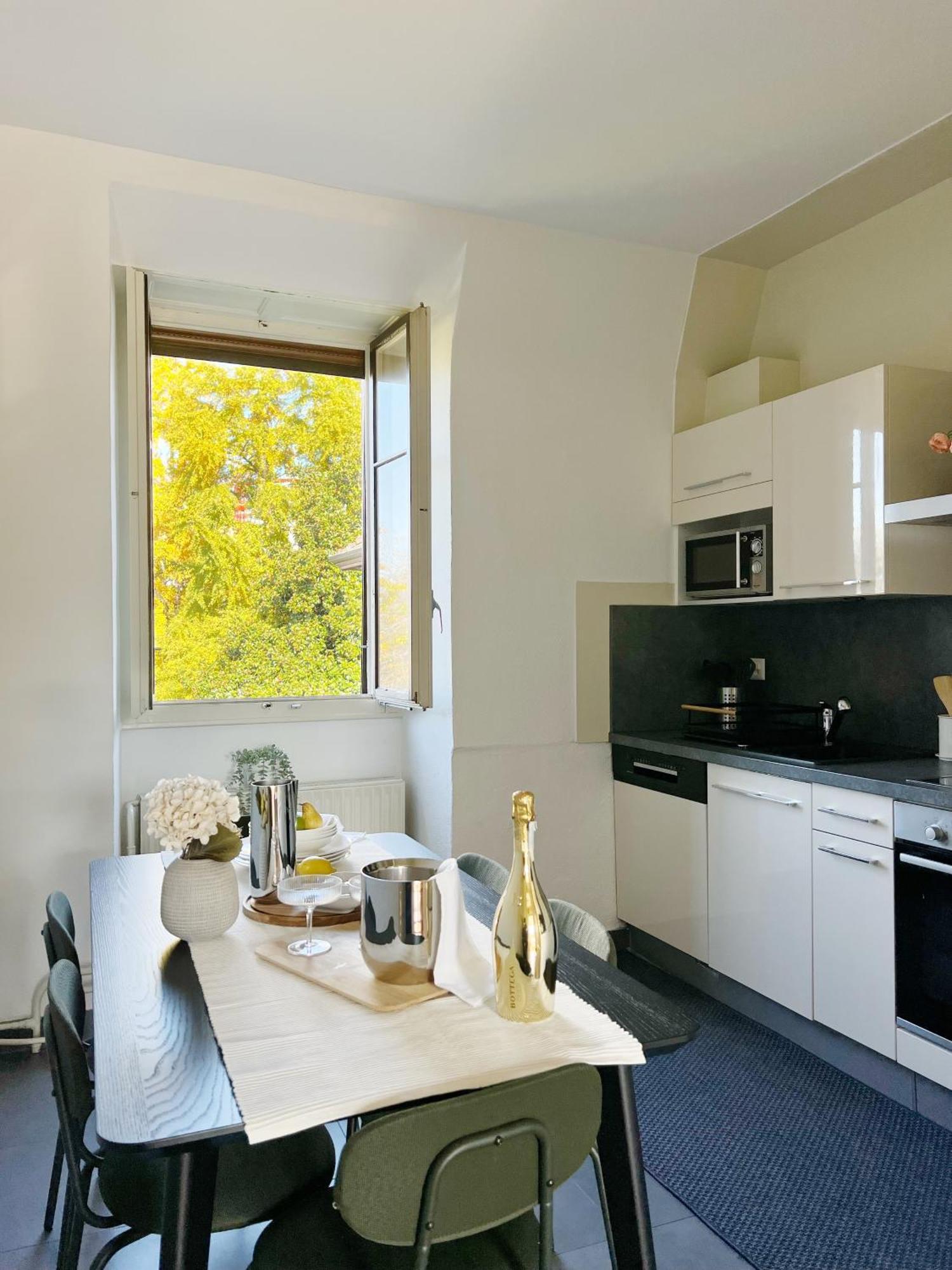 Montreux Riviera Suite Waterfront 3 Bedrooms Private Parking Eksteriør bilde